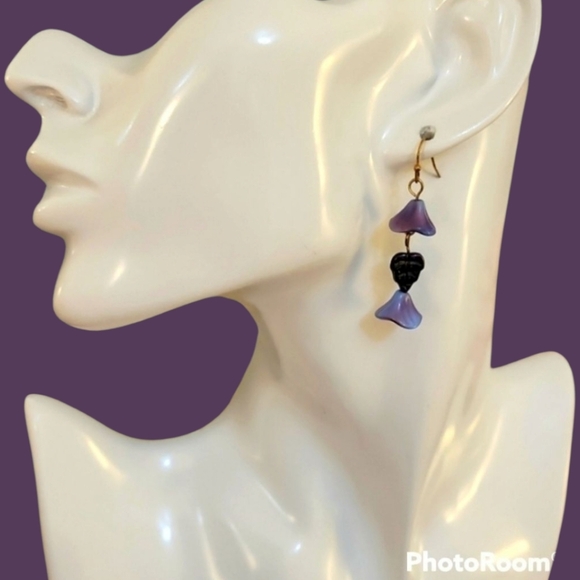 3/$30 HANDMADE Dainty Tulip Leaf Czech Glass Beaded Dangle Hook Earrings - Picture 1 of 5